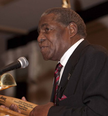 White Sox legend Minnie Minoso was presented with the Jerome Holtzman Award from the Chicago Baseball Museum for his contributions to local baseball last year.